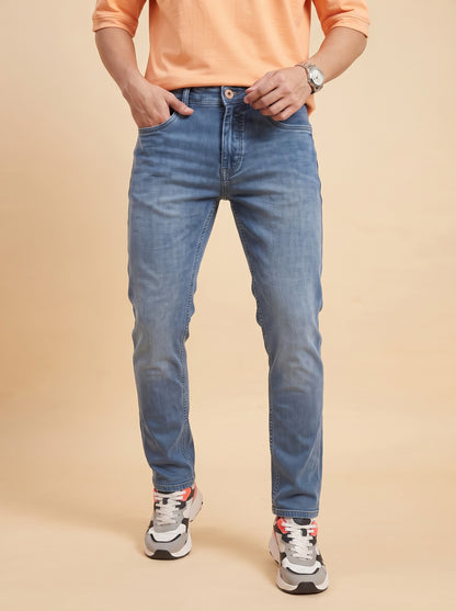 Men's mid-blue washed jeans front fit