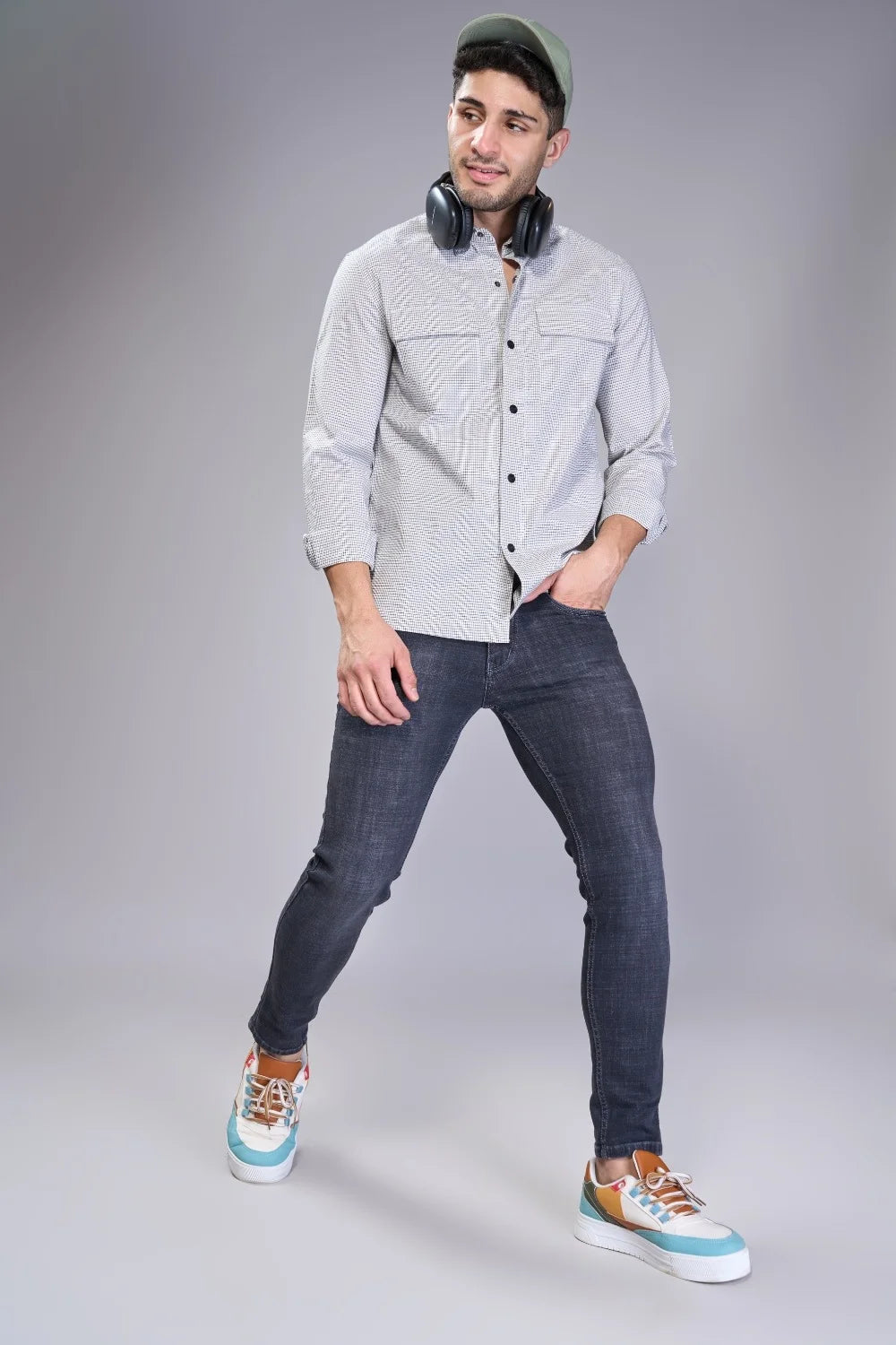 Outfit example combining tapered denim with smart-casual layers
