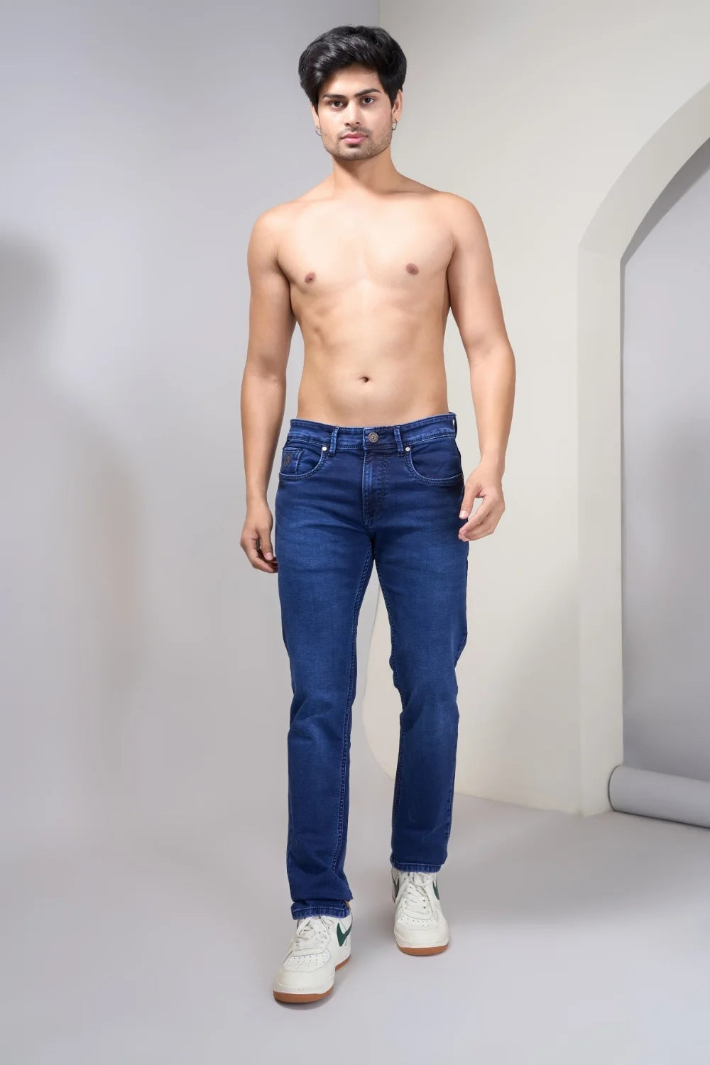 Men’s regular fit blue jeans offering a clean straight silhouette
