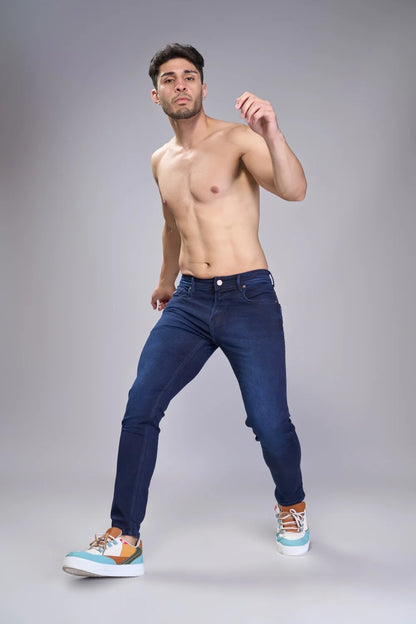 Walking motion showing stretch and recovery of the tapered denim
