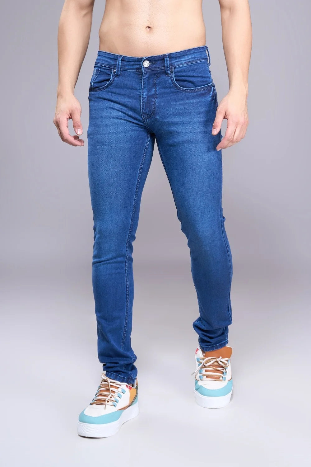Leg fit close-up showing smooth stretch denim in men’s jeans
