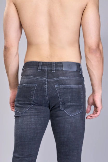 Neat hem finish and reinforced stitching along the cuff area
