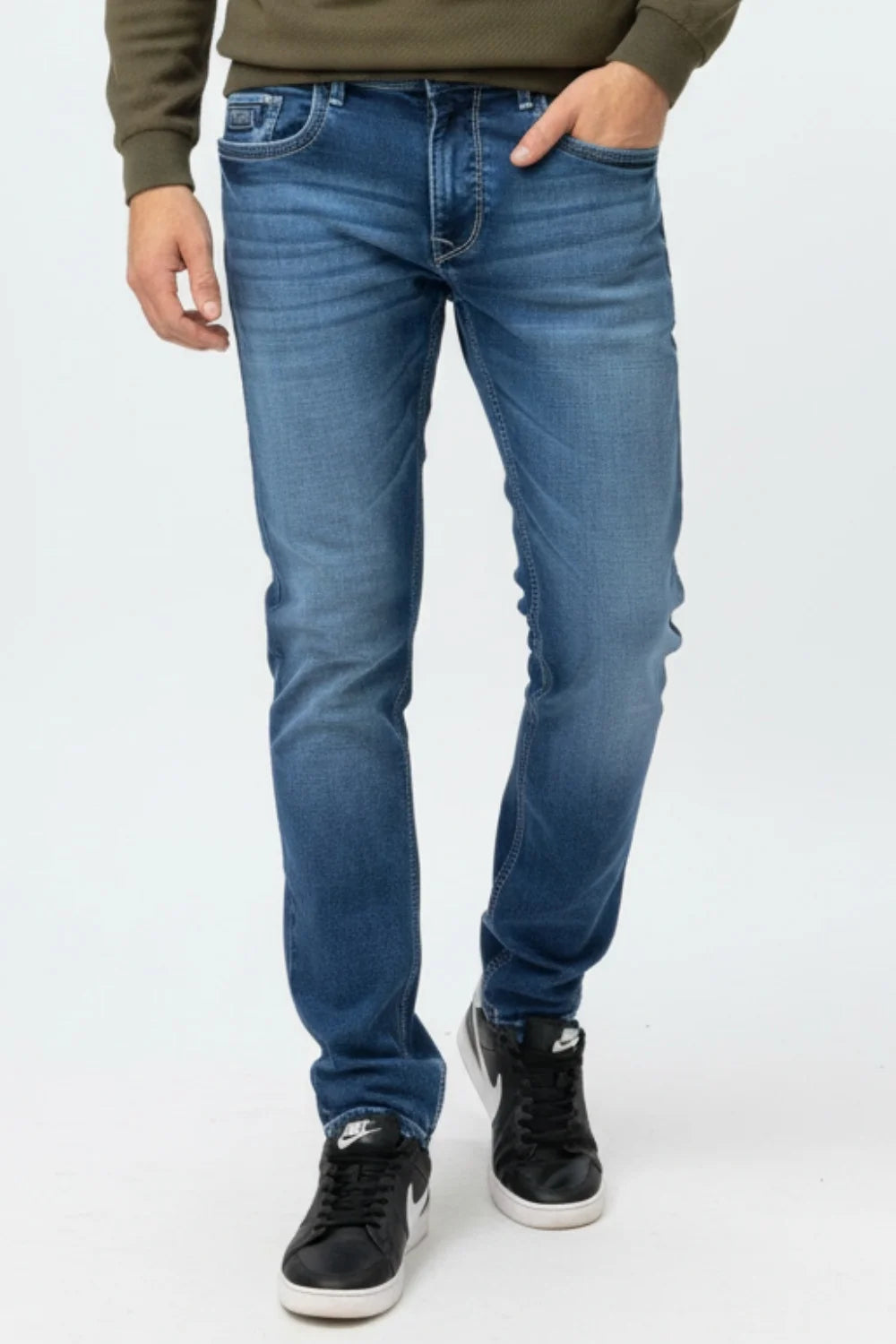 Close-up of stretch denim fabric in Pointer Jeans regular fit