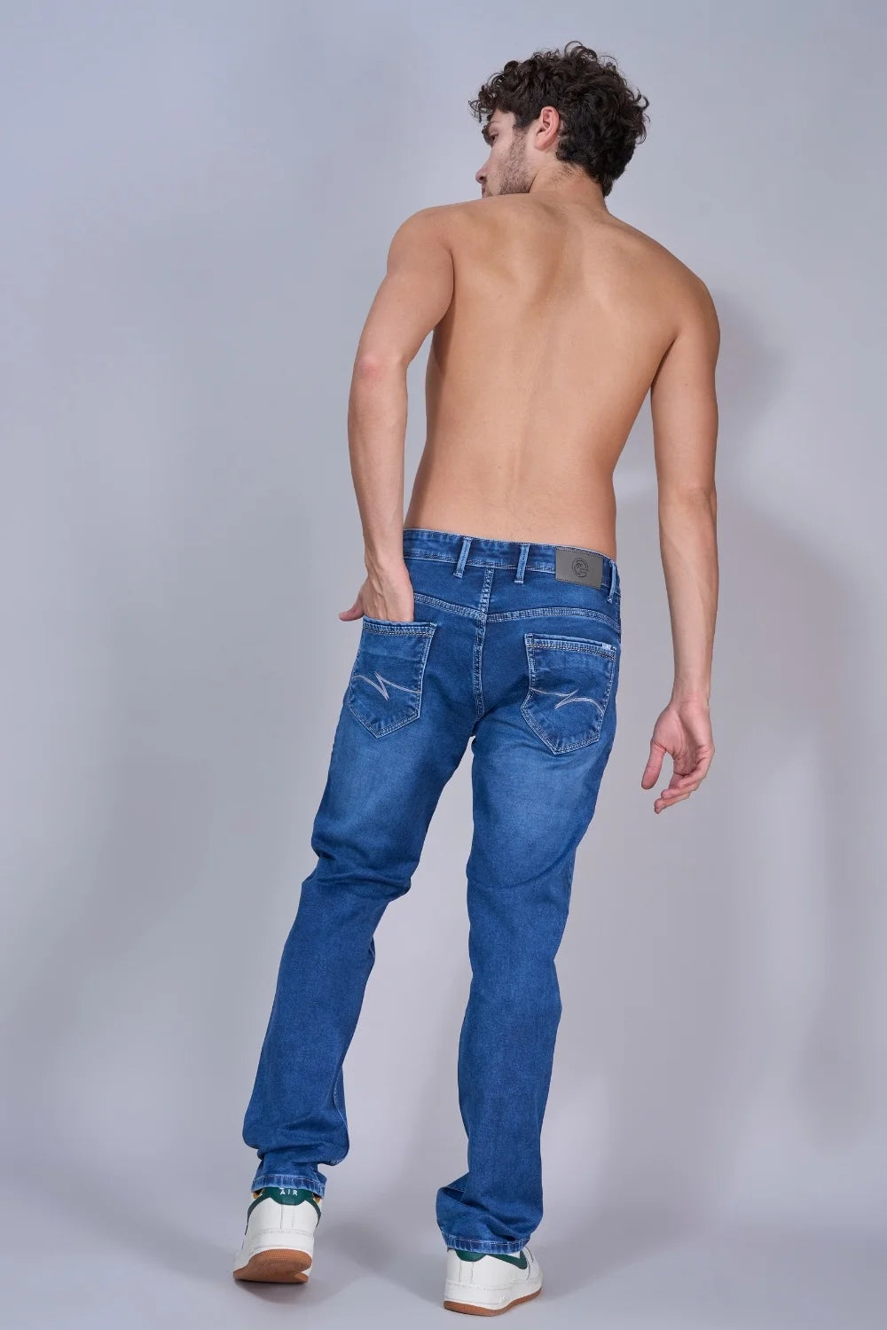 Back view of men’s blue shade jeans in straight fit