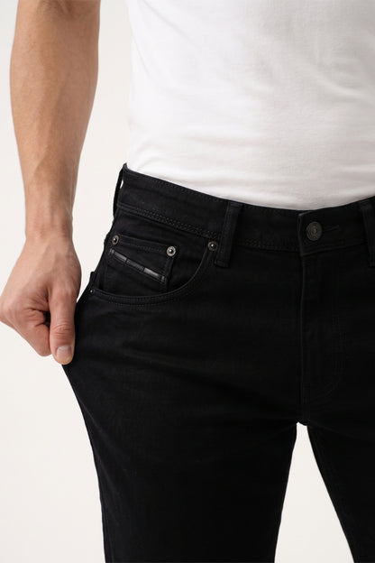 Men black Slim Fit Mid-Rise Stretchable Jeans
