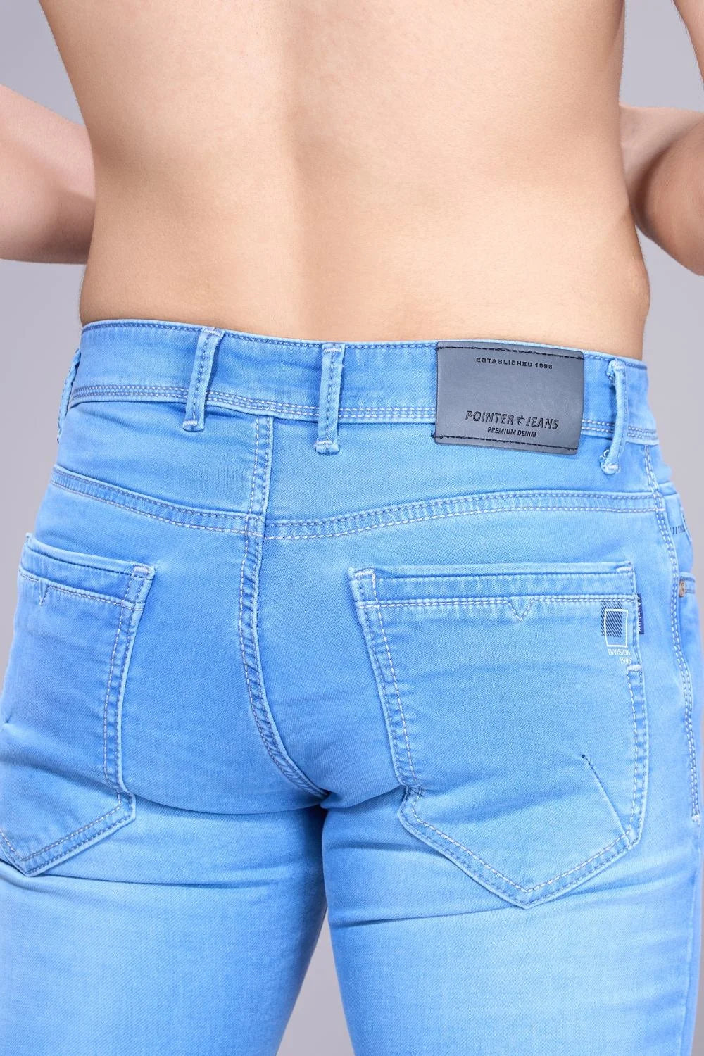 Regular fit men’s denim in a modern light-blue wash for versatile outfits