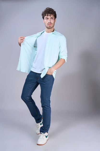 Casual outfit styling with men’s indigo blue denim for daily wear
