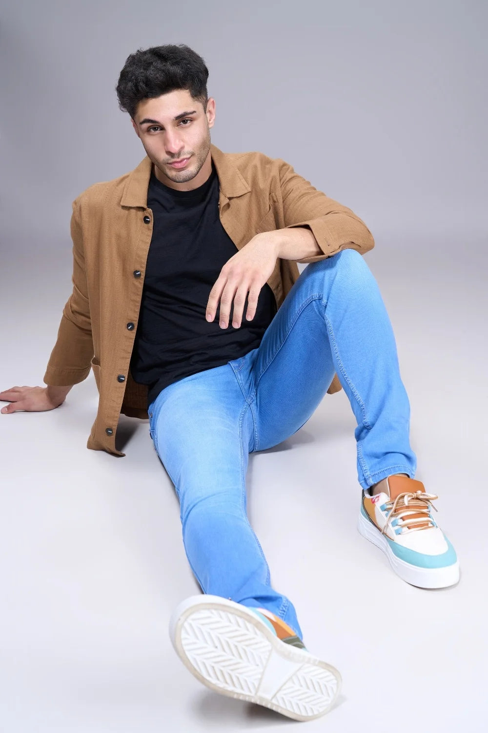Model presenting breathable light blue jeans ideal for summer styling
