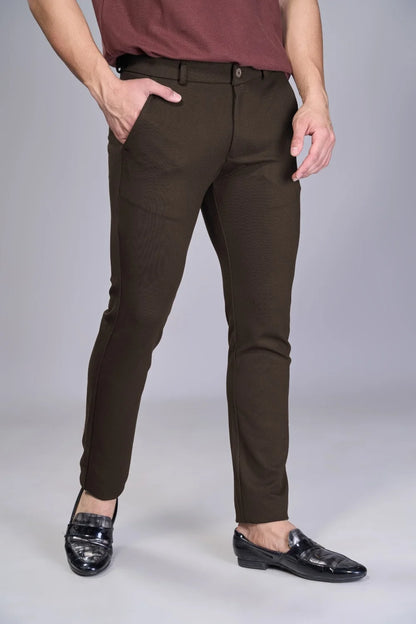 Tapered utility trousers with reinforced pocket stitching for daily use
