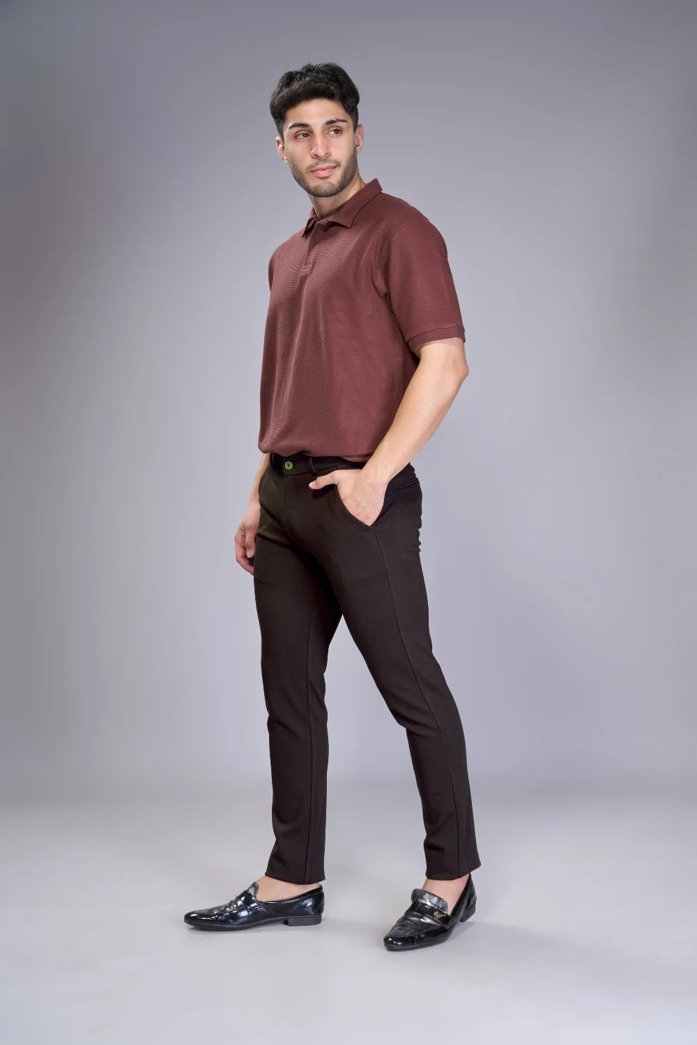 Flexible men’s pants in soft grey shade suitable for work and travel
